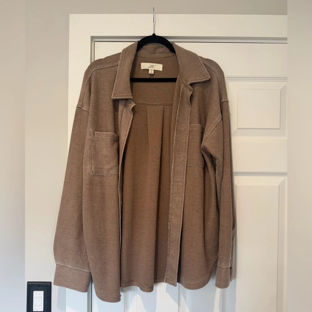 Women’s Tan/Brown Thread & Supply Button-Up Size L🤎
